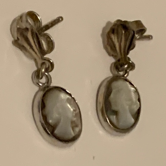 #SOLD# VTG Mother of Pearl Cameo Silver dangling Pierced Earrings Rare Find 1”L - Picture 4 of 11
